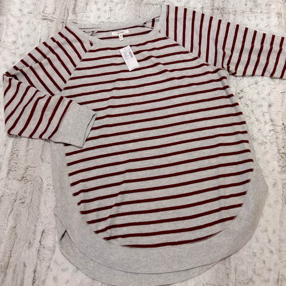 Maurices sweater/sweatshirt